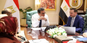 وزير الصحة يعقد اجتماعا مع وفد شركة «سيرفيه الفرنسية» لبحث سبل تعزيز الاستثمارات في مجال الدواء