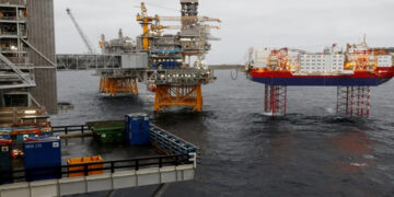 82.33 دولار للبرميل.. تعرف على أسعار النفط بالأسواق العالمية