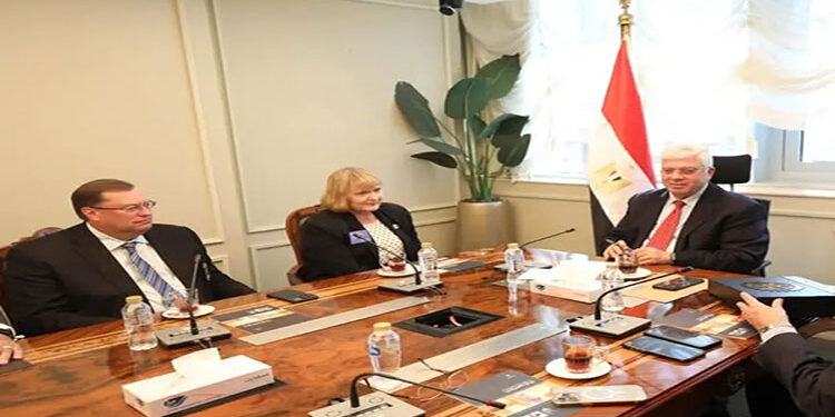 وزير التعليم العالي يستقبل رئيسة الروتاري الدولي لبحث التعاون المشترك