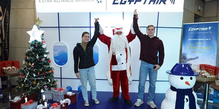 مصر للطيران تواصل احتفالاتها مع المسافرين على طائراتها بالوجبات الخاصة