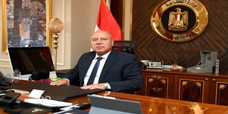 نائب رئيس الوزراء للتنمية الصناعية يلتقى مستثمرى العبور والقليوبية اليوم