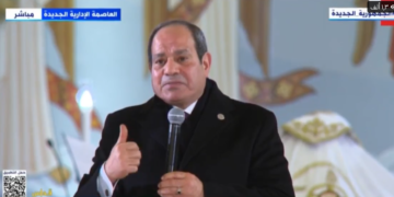 الرئيس السيسي يهدي البابا تواضروس باقة من الورود بمناسبة عيد الميلاد