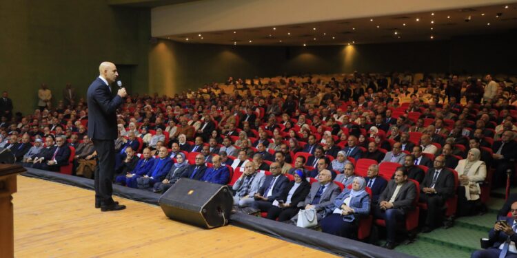 وزير التعليم يعقد لقاء موسعًا مع ٢٦٠٠ مدير مدرسة للمرحلتين الإعدادية والثانوية حول مقترح “شهادة البكالوريا المصرية”