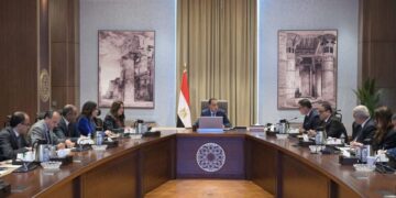 رئيس الوزراء يتابع جهود فض التشابكات المالية بين “القابضة لمياه الشرب والصرف الصحي” وعددٍ من الجهات