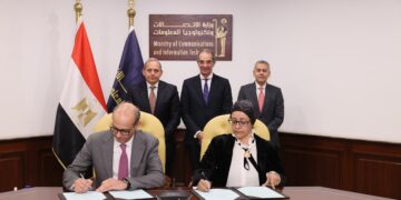 وزير الاتصالات والرئيس التنفيذى لبنك مصر يشهدان توقيع بروتوكول بين معهد تكنولوجيا المعلومات وبنك مصر