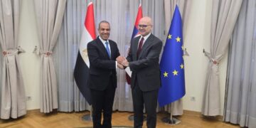 خلال زيارته إلى بلجراد، وزير الخارجية والهجرة يلتقي برئيس وزراء صربيـا