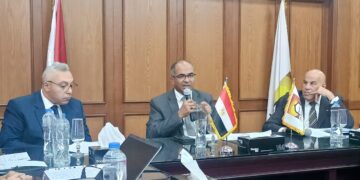 نائب وزير الإسكان.. يعقد اجتماعًا لتحديث منظومة أكواد مياه الشرب والصرف الصحي