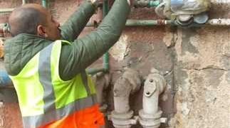 وزير الإسكان: استمرار حملات ضبط وإزالة وصلات المياه الخلسة وتحصيل المتأخرات بعددٍ من المدن