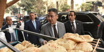 وزير التموين في جولة ميدانية مفاجئة بالجيزة للاطمئنان على توافر الخبز والسلع الأساسية