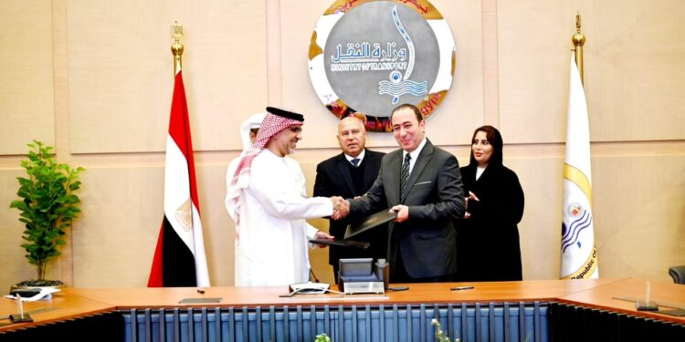 وزير الصناعة والنقل يشهد توقيع مذكرة تفاهم بشأن تطوير وتنمية منطقة لوجيستية بميناء الاسكندرية