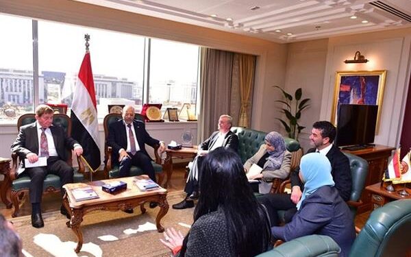 وزير العمل يبحث مع وفد اتحاد الصناعات الألمانية  التعاون في مجالات تنقل الأيدى العاملة والتدريب المهني