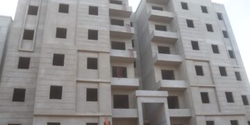 مسئولو “الإسكان” يتفقدون المشروعات السكنية والبنية الأساسية بمدينة العاشر من رمضان