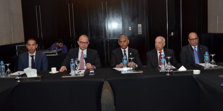 رئيس الهيئة العامة للرقابة المالية يلتقي قيادات قطاع التأمين لبحث سبل الارتقاء بكفاءة وتنافسية القطاع