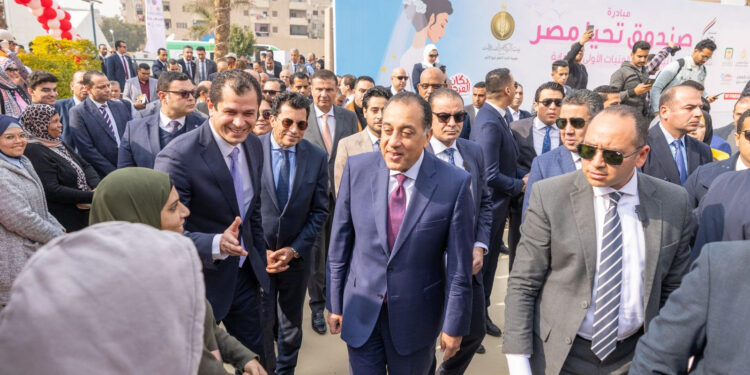 رئيس الوزراء: قافلة “تحيا مصر” المتجهة لغزة تضم 305 شاحنات تحمل 4200 طن مساعدات