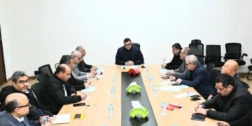 وزير الإسكان يتابع سير العمل ومشروعات مياه الشرب والصرف الصحي والري وشبكات المرافق بالعاصمة الإدارية الجديدة