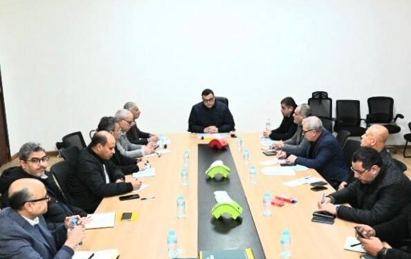 وزير الإسكان يتابع سير العمل ومشروعات مياه الشرب والصرف الصحي والري وشبكات المرافق بالعاصمة الإدارية الجديدة