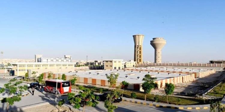 وزير الإسكان يستعرض مشروعات شركة “المقاولون العرب” بعددٍ من المدن والمحافظات