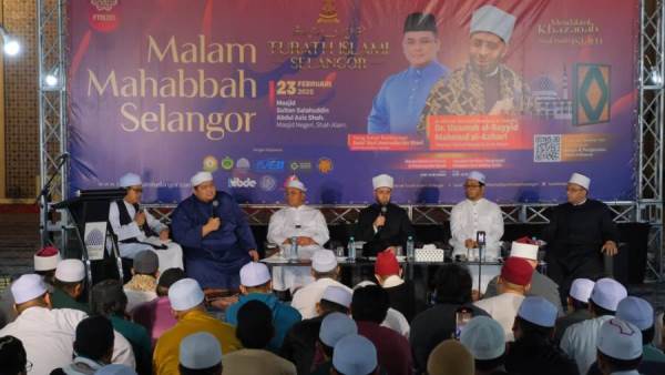 وزير الأوقاف: إرسال جميع الكتب والمراجع العلمية التي تساعد في التصدي للأفكار المتطرفة إلى ماليزيا