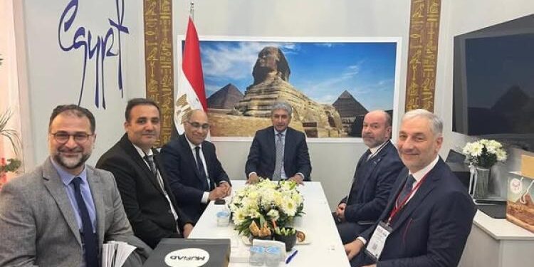 وزير السياحة والآثار يعقد عدد من اللقاءات المهنية خلال زيارته لتركيا