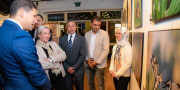 وزيرة البيئة تتفقد المعرض الرابع “لمصوري الطيور البرية في مصر”  بدار الأوبرا المصرية