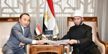 وزير الأوقاف يستقبل سفير كازاخستان لبحث تعزيز التعاون الديني والثقافي بين البلدين