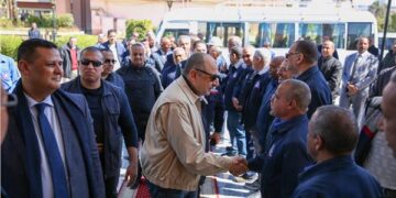 وزير قطاع الأعمال يبدأ زيارة ل”مصر للألومنيوم” بنجع حمادي