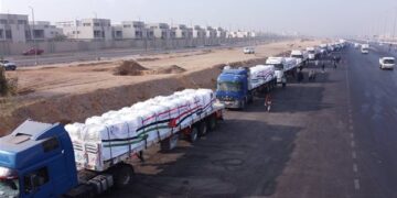 التموين تطلق القافلة 13 للمساعدات الإغاثية العاجلة إلى قطاع غزة