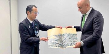 وزير التربية والتعليم يلتقي أعضاء مجلس التعليم في طوكيو لبحث تبادل الخبرات التعليمية