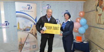 إصدار طوابع تذكارية بمرور ٧٠ عامًا على إنشاء قطاع السياحة بمصر للطيران