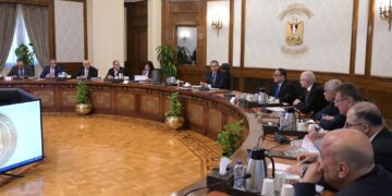 رئيس الوزراء يعقد اجتماعًا مع أعضاء اللجنة الاستشارية للتنمية العمرانية وتصدير العقار