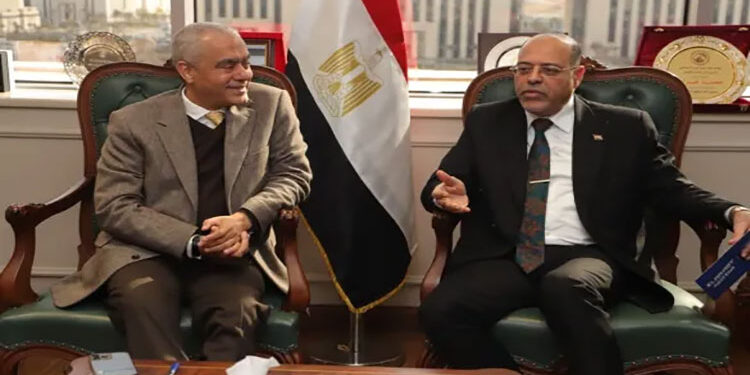 وزير العمل يلتقي الرئيس التنفيذي لمجموعة العربي لتفعيل التعاون في الملفات المشتركة