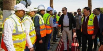 وزير قطاع الأعمال العام في زيارة لشركة النصر للتعدين بإدفو.. ويتفقد مواقع الإنتاج وأماكن المشروعات الجديدة