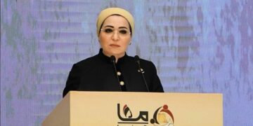 السيدة انتصار السيسي: المرأة الواعية تصنع مستقبلًا أكثر إشراقًا لها ولوطنها