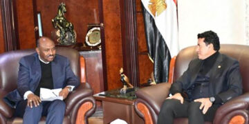 وزير الشباب والرياضة يلتقي سفير جمهورية جيبوتي لبحث  سبل التعاون في مجالي الشباب والرياضة