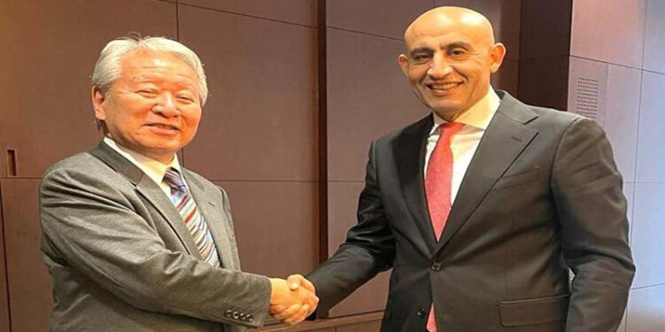 وزير التربية والتعليم يعقد اجتماعًا مع رئيس الوكالة اليابانية للتعاون الدولي (جايكا)