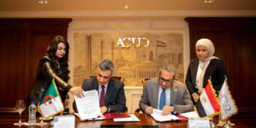 شركة العاصمة توقع مع السفارة الجزائرية عقد بيع قطعتي أرض بالحي الدبلوماسي