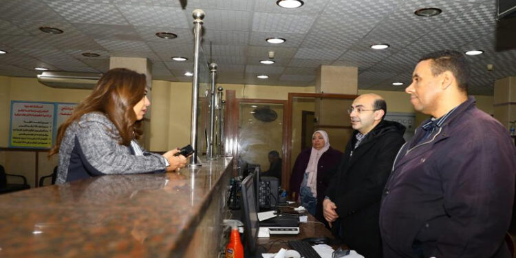 وزيرة التنمية تقوم بجولة مفاجئة علي حي الأزبكية لمتابعة سير العمل في مختلف الملفات