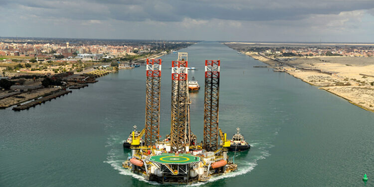 ADMARINE260  قناة السويس تشهد عبور الحفار