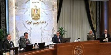 رئيس الوزراء يُتابع مستجدات الموقف التنفيذي لمدينة “رأس الحكمة”