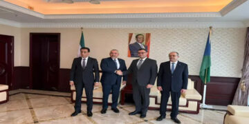 جلسة مباحثات موسعة لوزير الإسكان ونظيره الاكواتورى