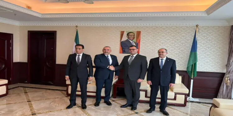 جلسة مباحثات موسعة لوزير الإسكان ونظيره الاكواتورى