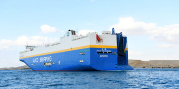 قناة السويس تشهد عبور حاملة السيارات AICC HUANGHU وعلى متنها 4202 سيارة