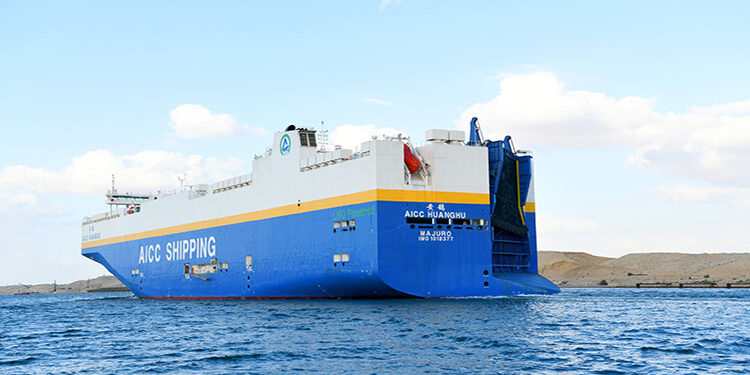 قناة السويس تشهد عبور حاملة السيارات AICC HUANGHU وعلى متنها 4202 سيارة