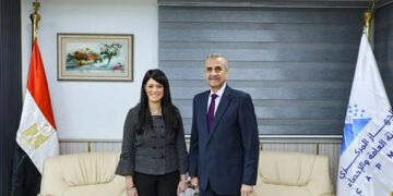 وزيرة التخطيط تعقد اجتماعًا موسعًا مع رئيس وقيادات الجهاز المركزي للتعبئة العامة والإحصاء