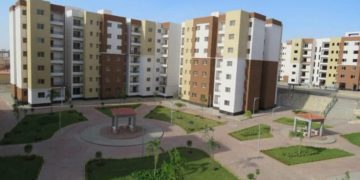 بدء تسليم قطع أراضي الإسكان المميز والأكثر تميزًا بالعاشر من رمضان