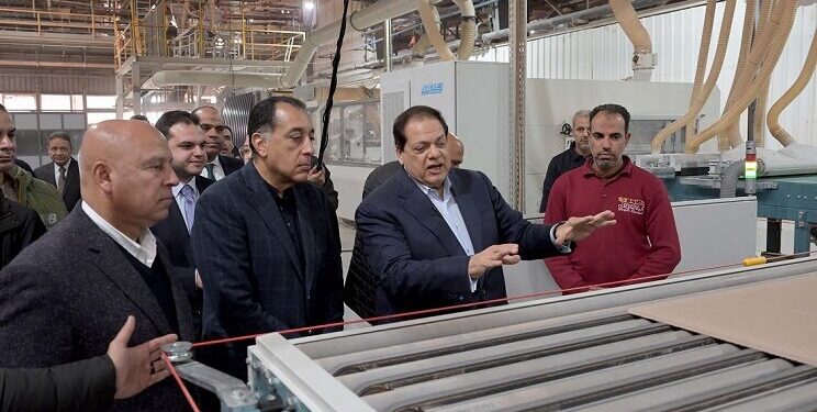 رئيس الوزراء يفتتح المرحلة الثانية من مصنع شركة “سيراميكا كليوباترا”