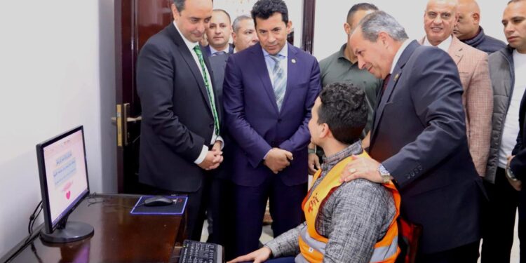 وزير الشباب ومحافظ بورسعيد يزوران مركز العزيمة لعلاج وتأهيل مرضى الإدمان ببوفؤاد
