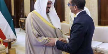 رئيس الوزراء الكويتي يستقبل وزير الاستثمار والتجارة الخارجية لبحث سبل تعزيز العلاقات الثنائية المشتركة بين البلدين