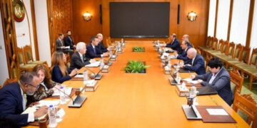 وزير الخارجية والهجرة يستقبل وفدا من مجلس النواب الأمريكي