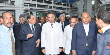 وزير التموين يتفقد مصنع سكر قوص ومصنع الورق لمتابعة عمليات التوريد والإنتاج بقنا